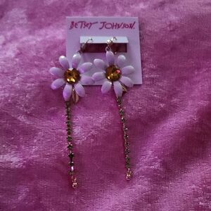 ✨️NWT STUNNING DAISY BETSEY JOHNSON EARRINGS ✨️